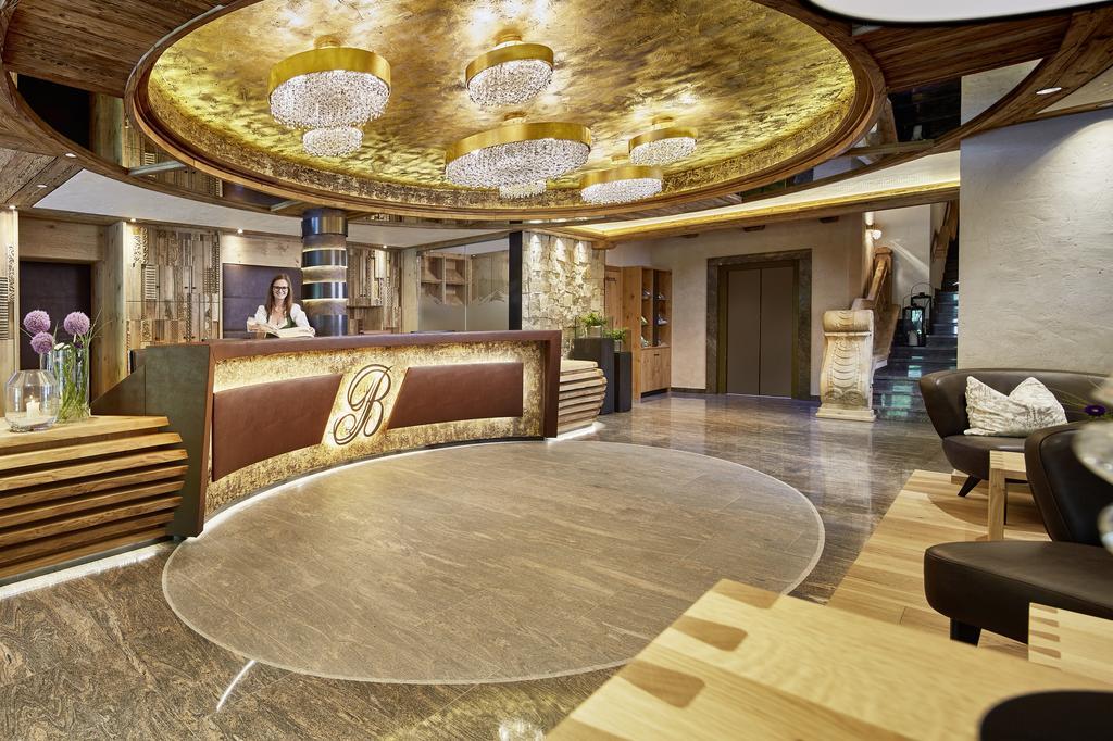 Hotel Berghof Crystal Spa & Sports 턱스 외부 사진