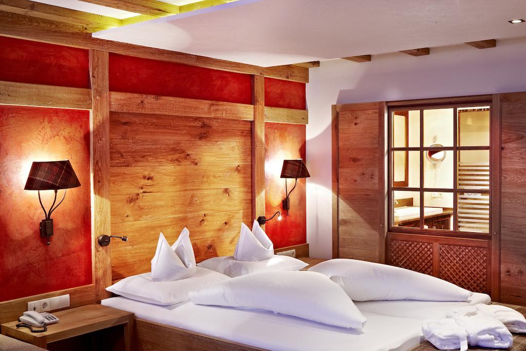 Hotel Berghof Crystal Spa & Sports 턱스 외부 사진