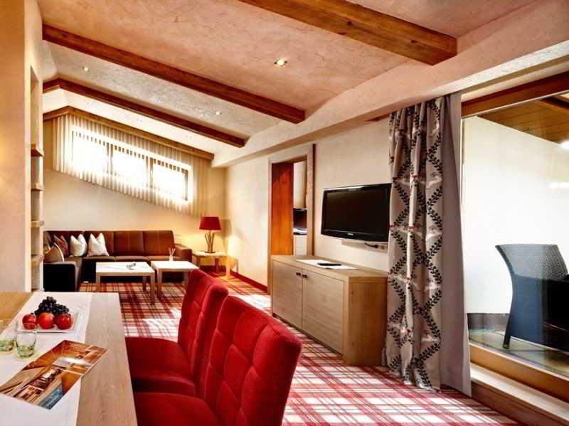Hotel Berghof Crystal Spa & Sports 턱스 외부 사진
