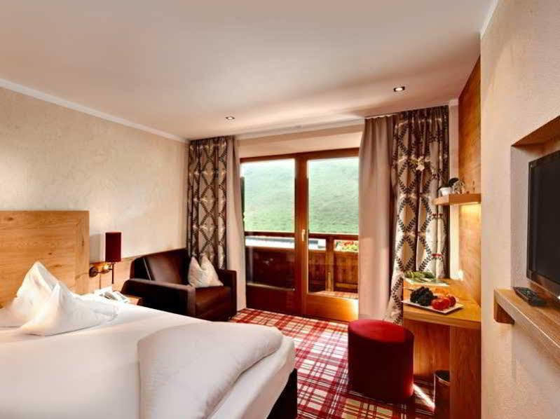 Hotel Berghof Crystal Spa & Sports 턱스 외부 사진