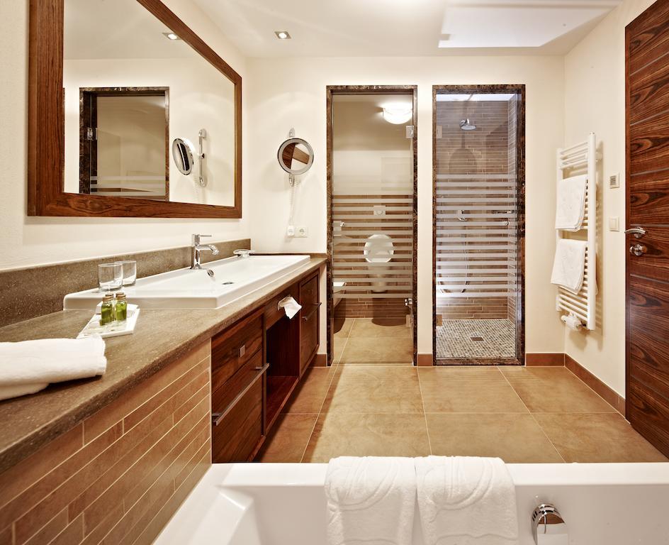 Hotel Berghof Crystal Spa & Sports 턱스 외부 사진